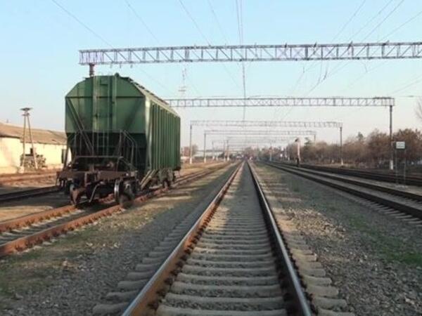 Dərsdən qayıdanda vaqonun üstünə çıxıb şəkil çəkdirmək istəyibmiş... - <span class="color_red">VİDEO</span>