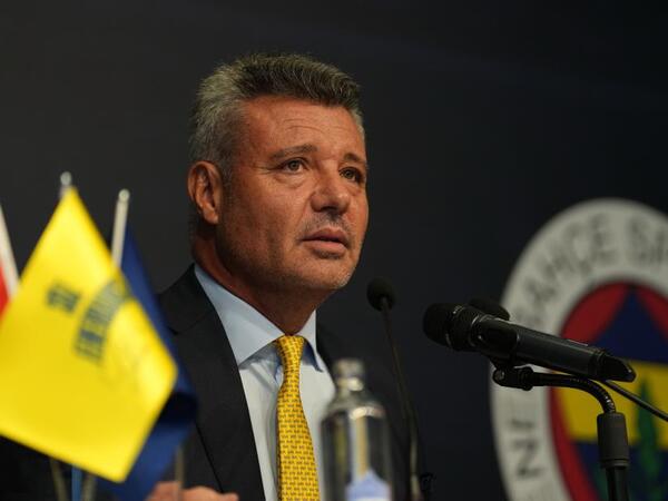 “Fənərbağça” prezidenti ifadə vermək üçün məhkəməyə gəldi - Belə qarşılandı - <span class="color_red">VİDEO</span>