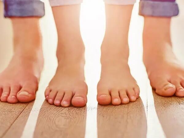 Ayaq göbələyi necə keçir? Ayaq göbələyinə nə kömək edir?