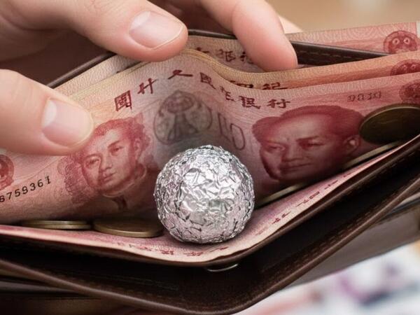 Çinlilər niyə pul kisələrində alüminium folyo daşıyır?