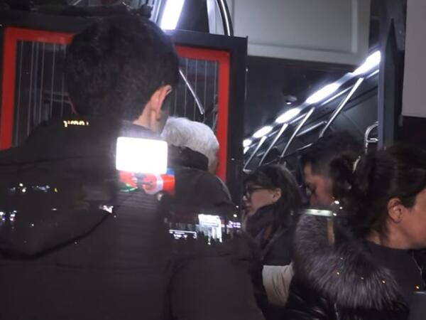 “Bir manat versək də, ayaq üstə gedirik”