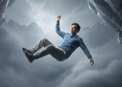 Yuxuda hündürlükdən düşmək nə deməkdir? - <span class="color_red">Psixologiya cavabını tapdı</span>