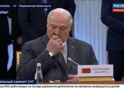 Putinin çıxışı zamanı etdiyi hərəkətlə gündəm oldu - <span class="color_red">VİDEO</span>