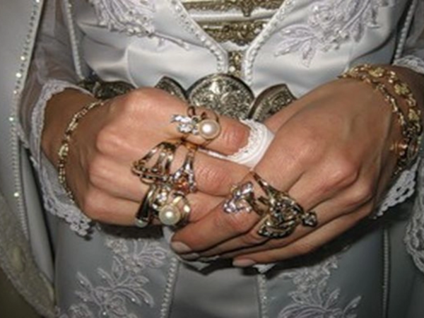 Gəlin "zərgərlik mağazası"na çevrildi -  Bərzani ailəsi ilə qohum oldular - <span class="color_red">VİDEO</span>