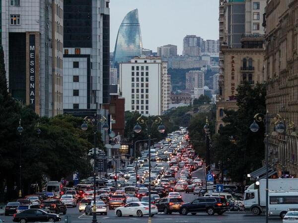 Bakıda taksi parkının optimallaşdırılması tıxacların azaldılması üçün təxirəsalınmaz addım kimi göstərilir