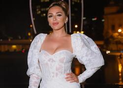 46 yaşlı Əməkdar artist dərin yarıqlı libası ilə DİQQƏT ÇƏKDİ - <span class="color_red">VİDEO</span>