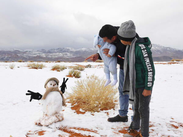 Ərəbistan səhrasında 30 il sonra ilk dəfə - <span class="color_red">VİDEO</span>