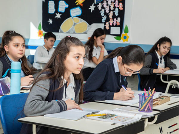 Özəl məktəblərin illik ödənişləri – ən ucuz 2,500, ən baha 54,900 AZN