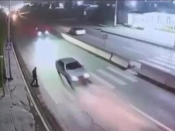 Bakıda maşın piyada zolağında kişini vurdu - <span class="color_red">ANBAAN VİDEO</span>