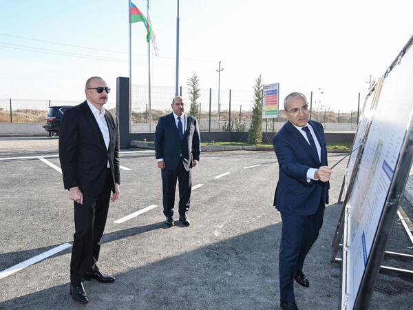 İlham Əliyev Ağdamda metal elektrik dirəklərinin istehsalı müəssisəsinin açılışında iştirak edib