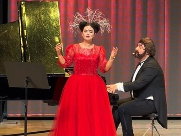 "Komedixana"nın aktrisası tamaşaçıları təəccübləndirdi - VİDEO