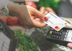 Nağd ödəsən endirim var, kartla yoxdur - Mağazaların yeni oyunu