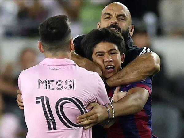 Messinin mühafizəçisinin məşqi GÜNDƏM OLDU - <span class="color_red">VİDEO</span>