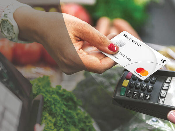 Nağd ödəsən endirim var, kartla yoxdur - Mağazaların yeni oyunu