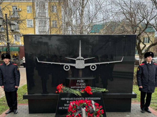 Qroznıda AZAL-ın təyyarə qəzası qurbanlarının xatirə lövhəsi açılıb - <span class="color_red">FOTO</span>