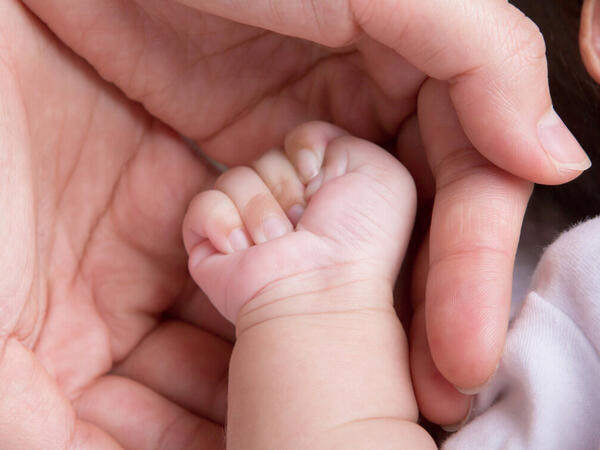 Boğazında qida qalan 2 aylıq körpə öldü