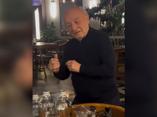 98 yaşını rəqs edərək qeyd etdi - <span class="color_red">VİDEO - FOTO</span>