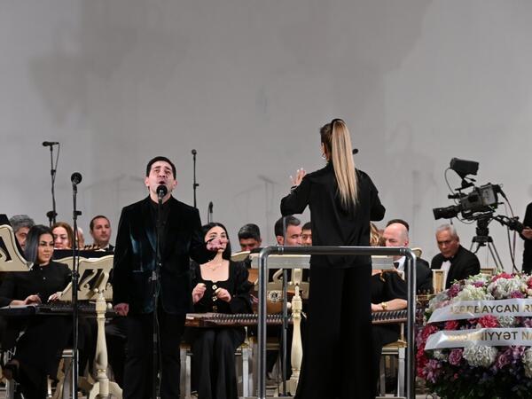 Xalq şairi Fikrət Qocanın 90 illik yubileyinə həsr olunmuş musiqili bədii gecə keçirildi - FOTO