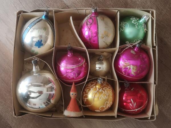 Sovetin vaxtından qalan "yolka" oyuncaqlarını işlətməyin: Tərkibində radiasiya var