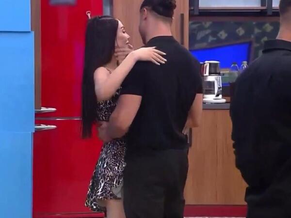 Qalmaqallı veriliş qucaq kadrlarına görə cərimələndi, platformadan çıxarıldı - <span class="color_red">VİDEO</span>