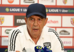 Əfsanəvi baş məşqçi vəfat etdi