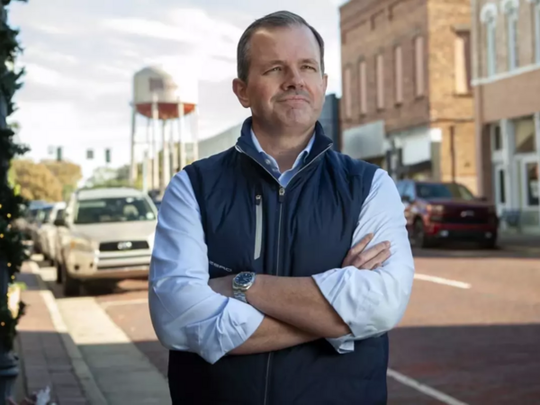 Şirkətini satıb, işçilərinə 20 milyon bonus payladı