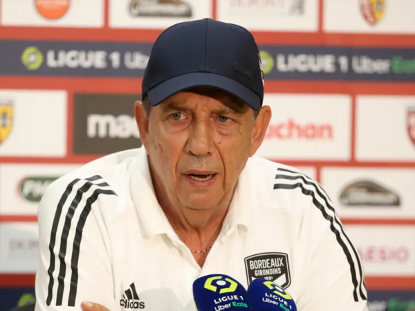 Əfsanəvi baş məşqçi vəfat etdi