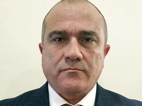 Yeni başçı müavinini işdən çıxardı - <span class="color_red">FOTO</span>