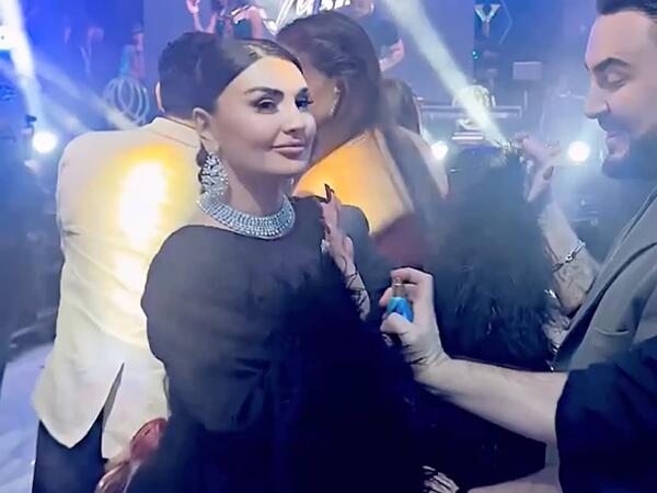 Şəbnəmin rəqs edərkən belindən qucaqlayan kişiyə reaksiyası GÜNDƏM OLDU - <span class="color_red">VİDEO</span>