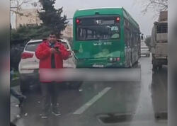 Bakıda marşrut avtobusları toqquşdu - Xəsarət alan var
