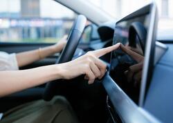 Avtomobillərdə sensorlu ekranlarla bağlı - Xəbərdarlıq