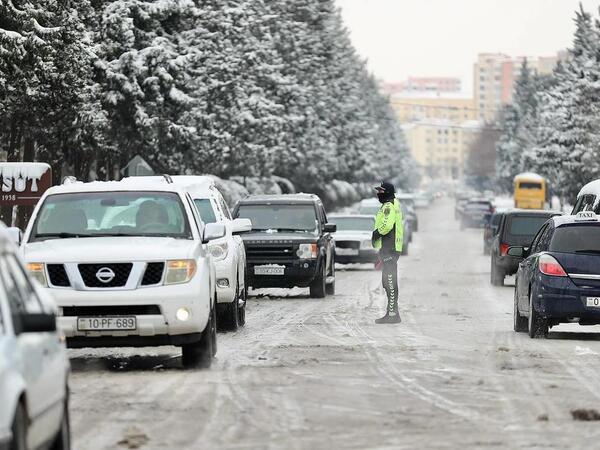 Qara görə maşınlar yolda qaldı - <span class="color_red">FOTO</span>