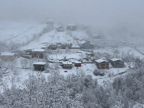 Türkiyədə 600 kəndlə əlaqə kəsildi