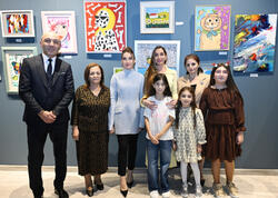 Arzu Əliyeva və Alena Əliyeva “Rənglərdə yaşanan 10 il” mövzusunda keçirilən sərgidə iştirak ediblər