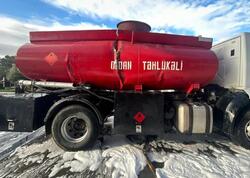 Biləsuvarda yanacaq maşını aşdı - Xəsarət alan var