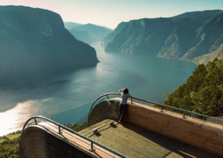 Yüksək maaş və hüzur bir arada: Yaşamaq üçün ən yaxşı ölkə seçildi