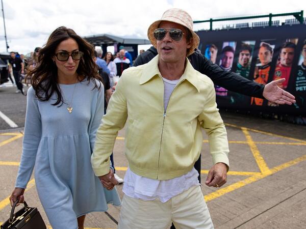 Bred Pitt özündən 29 yaş kiçik sevgilisi ilə - <span class="color_red">FOTO</span>