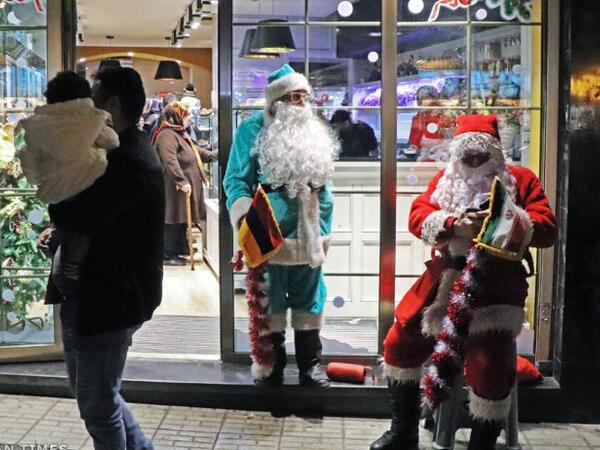 Tehranda "Santa Klaus"la şəkil çəkdirmək qadağan olundu