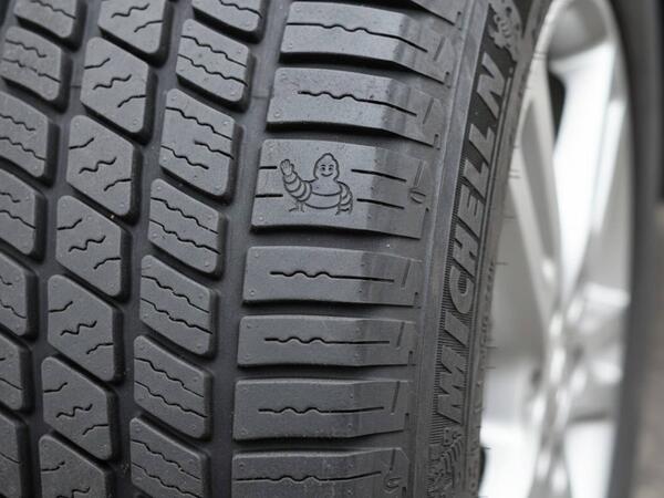 Niyə bütün təkərlər qaradır? - Tarixi fakt