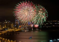 31 Dekabr -  Dünya Azərbaycanlılarının Həmrəyliyi Günü və Yeni il bayramı münasibəti ilə Bakıda möhtəşəm atəşfəşanlıq keçirildi