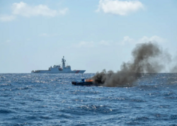 ABŞ ordusu Sakit okeanda gəmilərə zərbələr endirdi: <span class="color_red">ölənlər var</span>