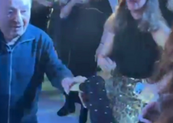 98 yaşlı Ömər Eldarovun Dilarə Kazımova ilə rəqsi diqqət çəkdi - <span class="color_red">VİDEO</span>