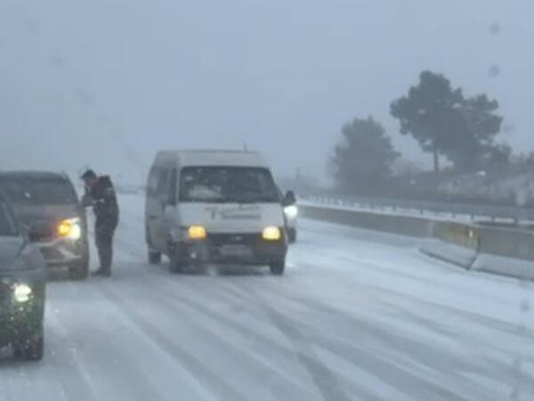 Bakı-Şamaxı yolunda hərəkət çətinləşdi - <span class="color_red">VİDEO</span>