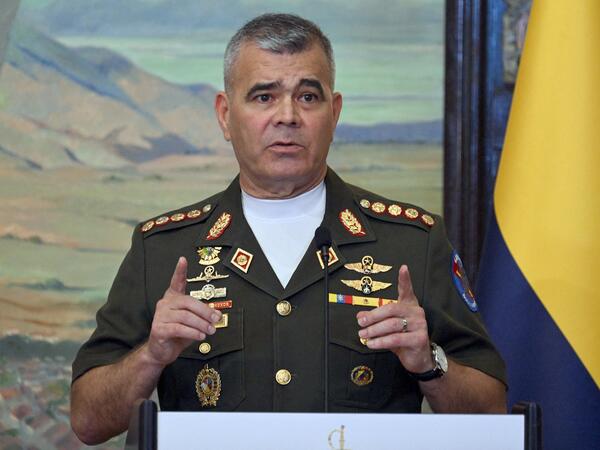 Venesuela müdafiə naziri Padrino Lopesin evi bombalandı