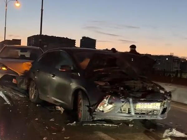 Paytaxtda zəncirvari yol qəzası - 4 avtomobil toqquşdu