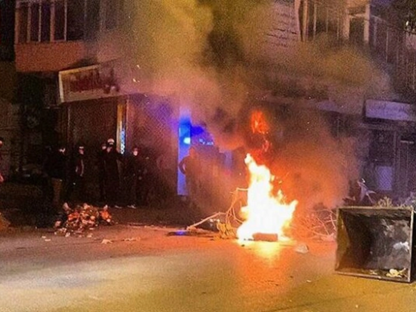 İranda polis idarəsinə basqın - ölən və yaralananlar var