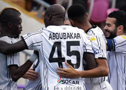 Abubakar "Neftçi"dən <span class="color_red">gedir</span>