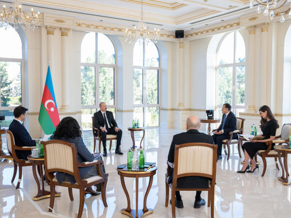 Prezident İlham Əliyev yerli televiziya kanallarına müsahibə verib - FOTO