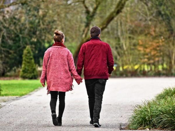 Uzun gəzinti ürəyi qoruyur: alimlər qısa addımların risklərini açıqladı