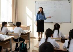 Sosial şəbəkələrdə uyğunsuz görüntüləri yayılan müəllim işdən çıxarıldı